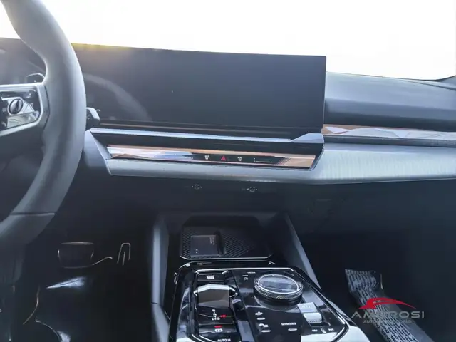 BMW 5 Series view 7
