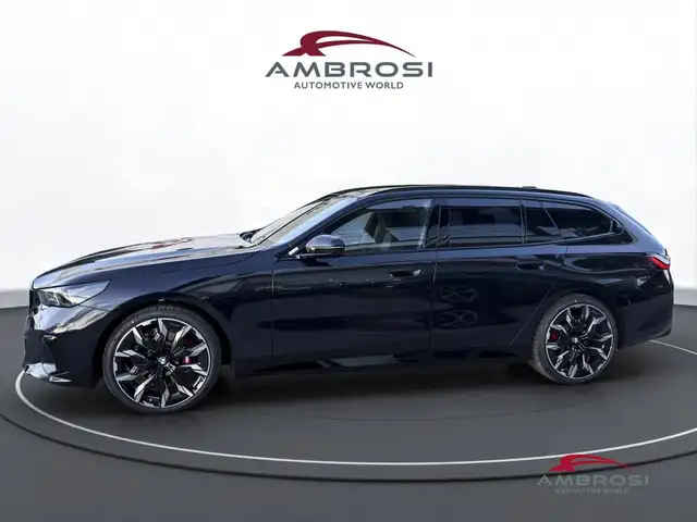 BMW 5 Series view 4
