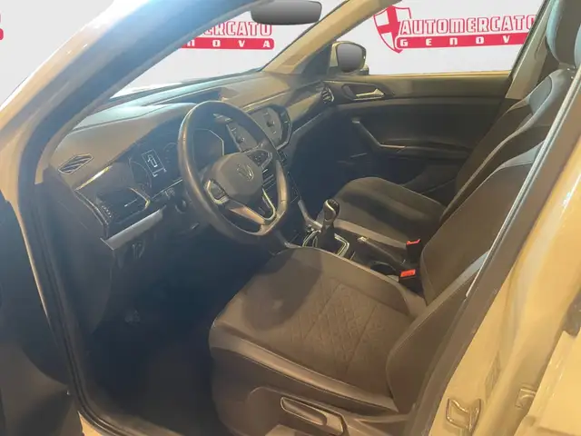Volkswagen T-Cross view 9