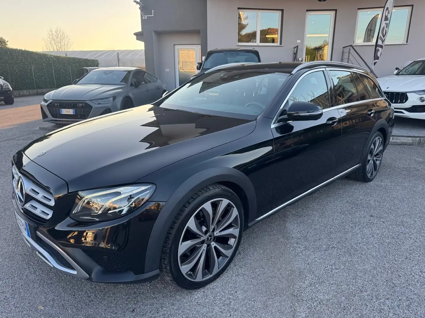 Mercedes-Benz E 220 E 220 d S.W. 4Matic Auto Premium All-Terrain Fekete - 1
