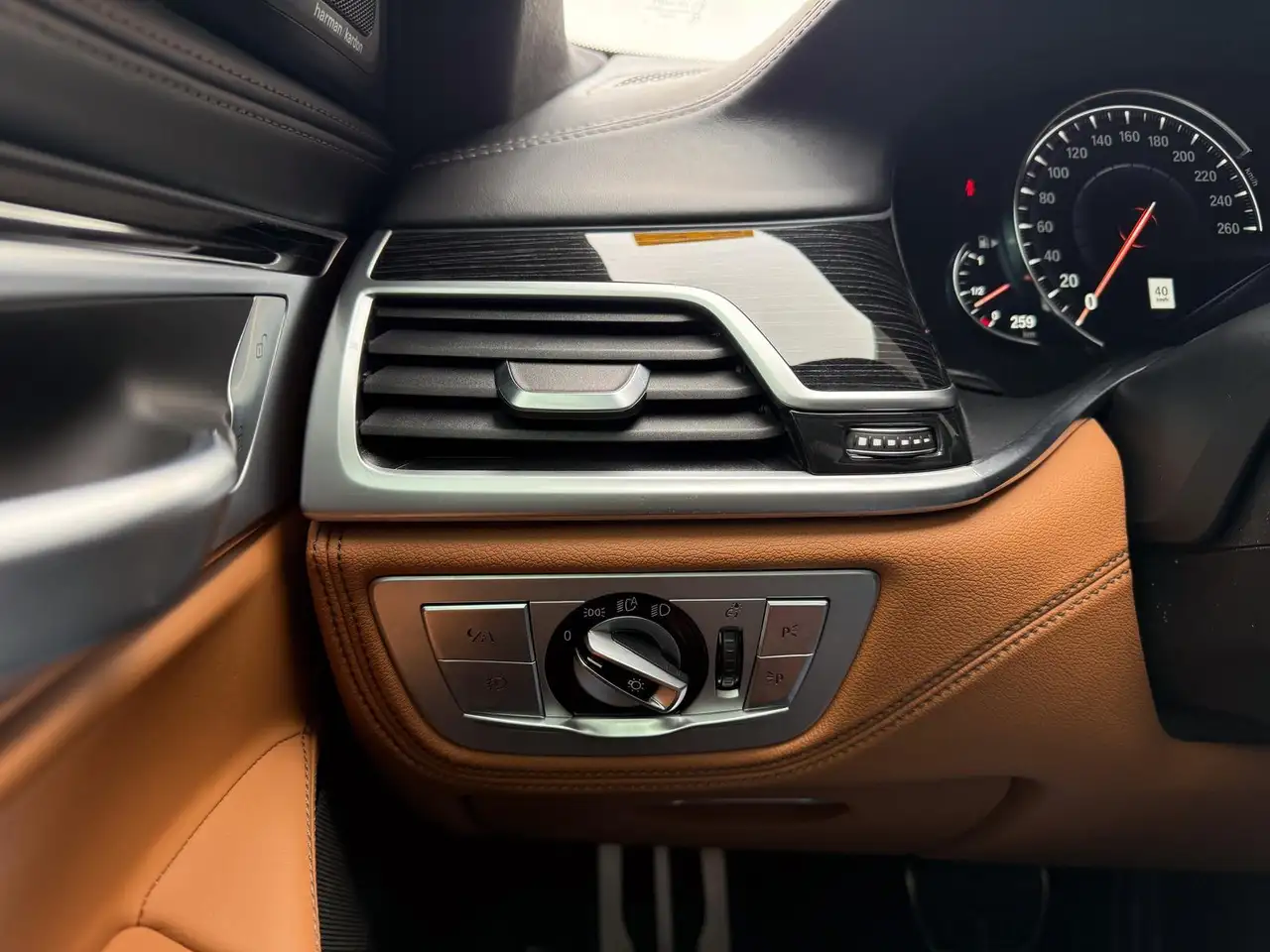 BMW 7 Series снимка BMW 7 Series