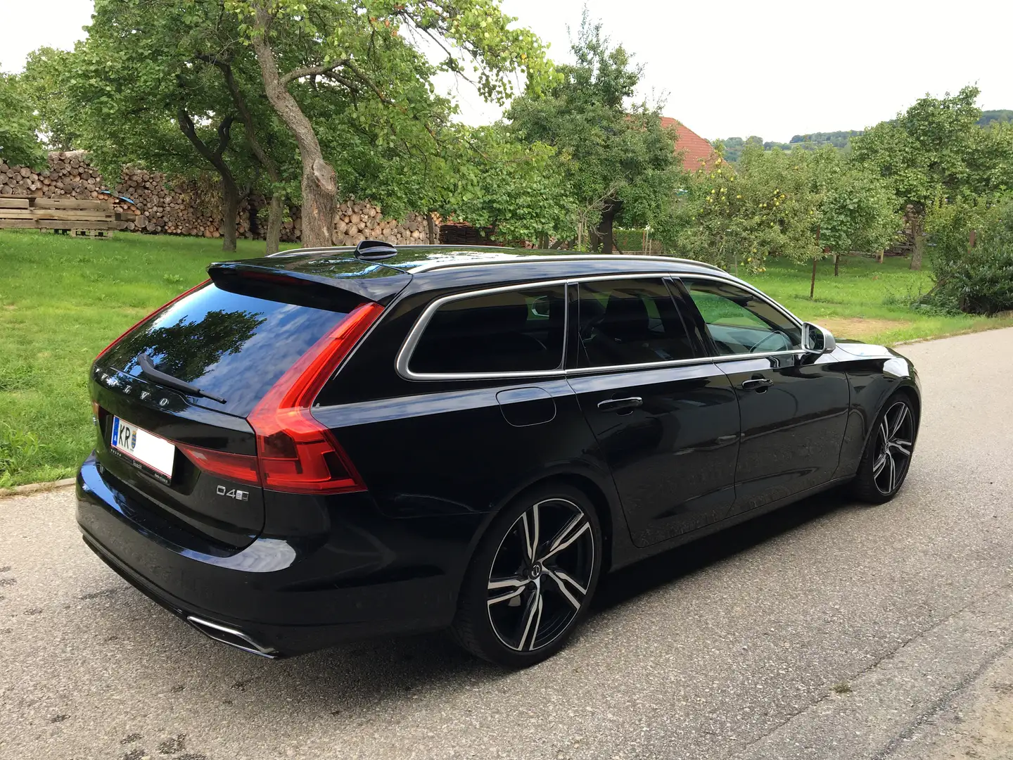 Volvo V90 V90 D4 AWD R-Design Geartronic R-Design Schwarz - 2