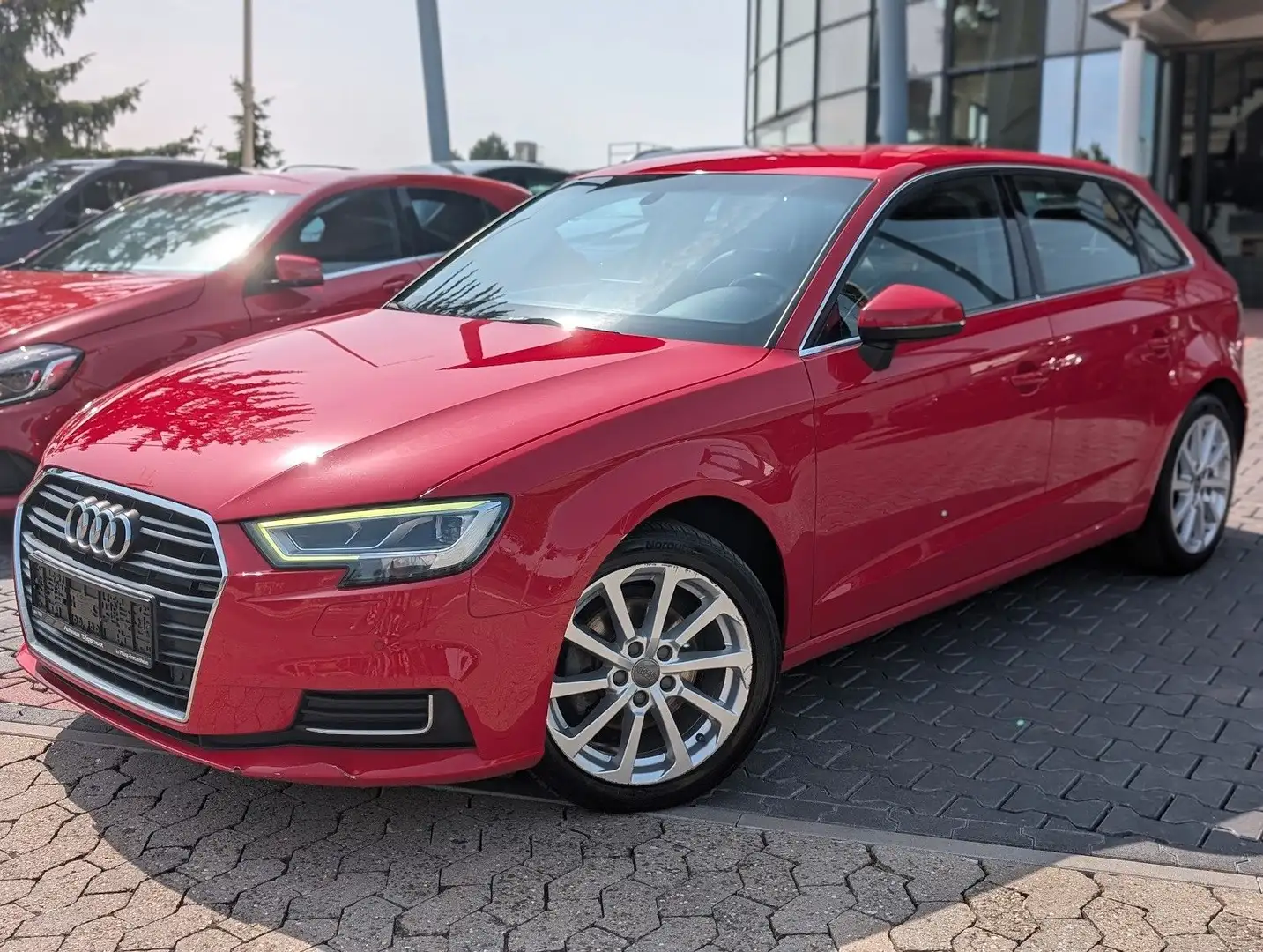 Audi A3 Sportback 35 TFSI design Navi. PDC. BT Rot - 2