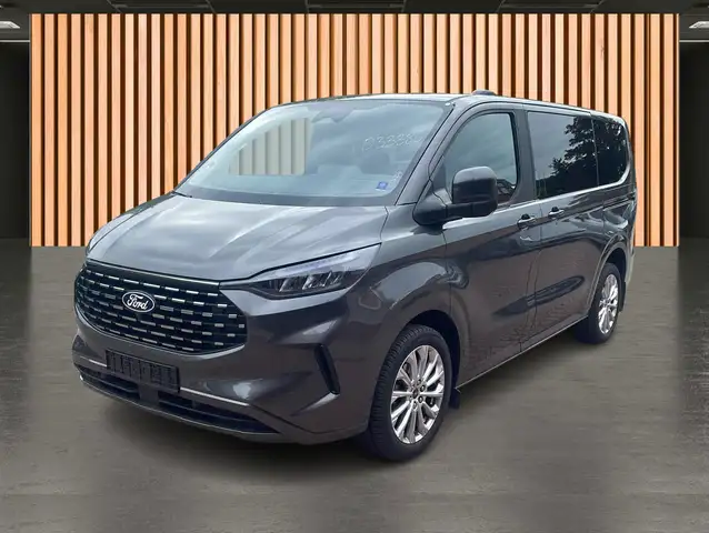 Ford Tourneo Custom view 2