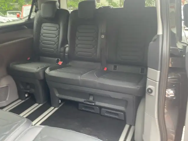 Ford Tourneo Custom view 9