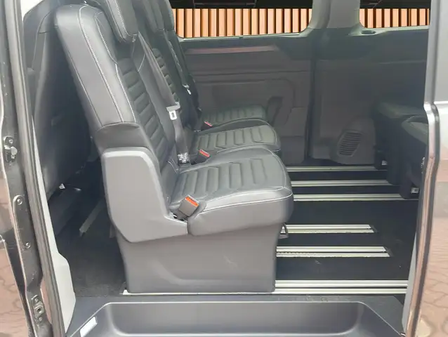 Ford Tourneo Custom view 13
