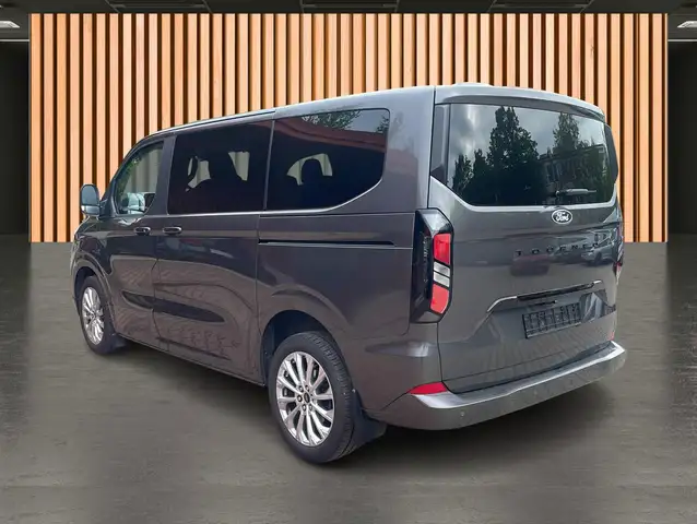 Ford Tourneo Custom view 4