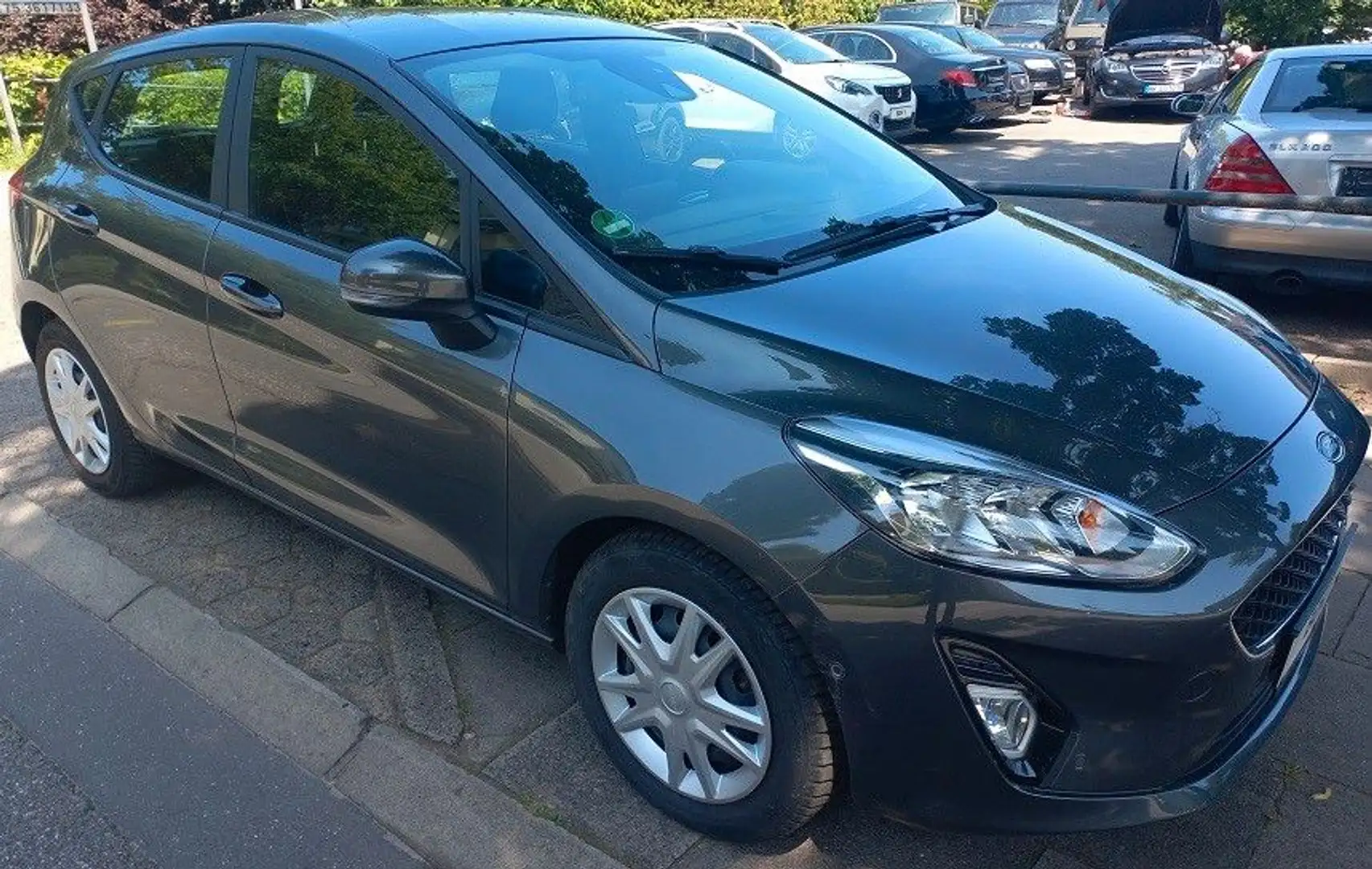 Ford Fiesta 1,1i Cool & Connect Klima SHZ Temp PDC BC Gris - 1