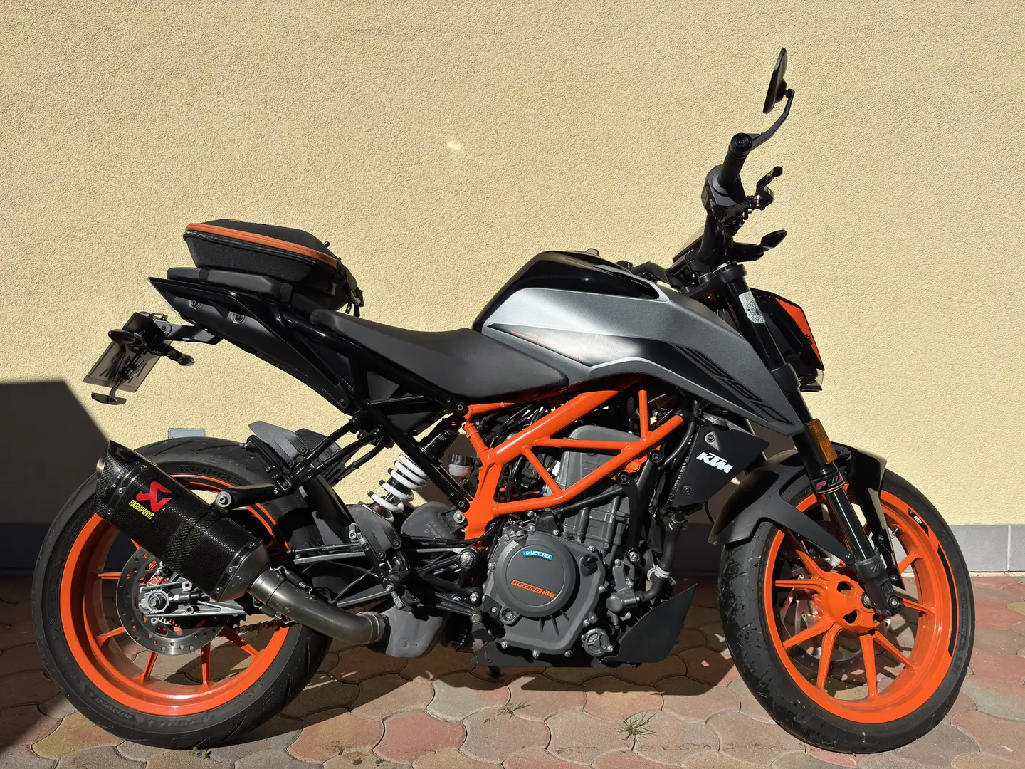 KTM 390 Duke Akrapovic Grau - 1