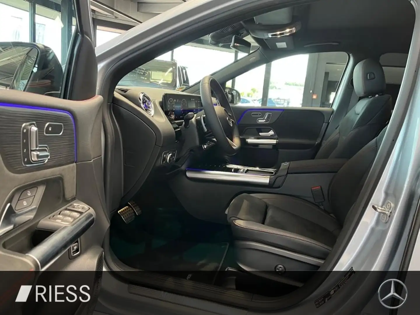 Mercedes-Benz B 180 AMG+AHK+PANO+MULTIBEAM+DISTRONIC+HANDSFREE Silber - 2
