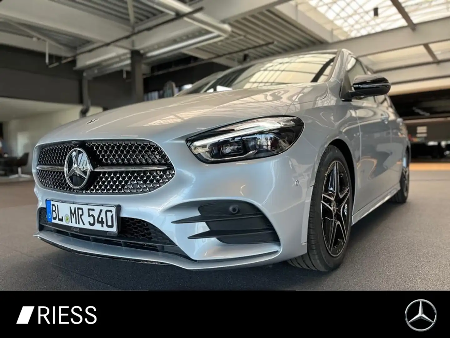 Mercedes-Benz B 180 AMG+AHK+PANO+MULTIBEAM+DISTRONIC+HANDSFREE Silber - 1