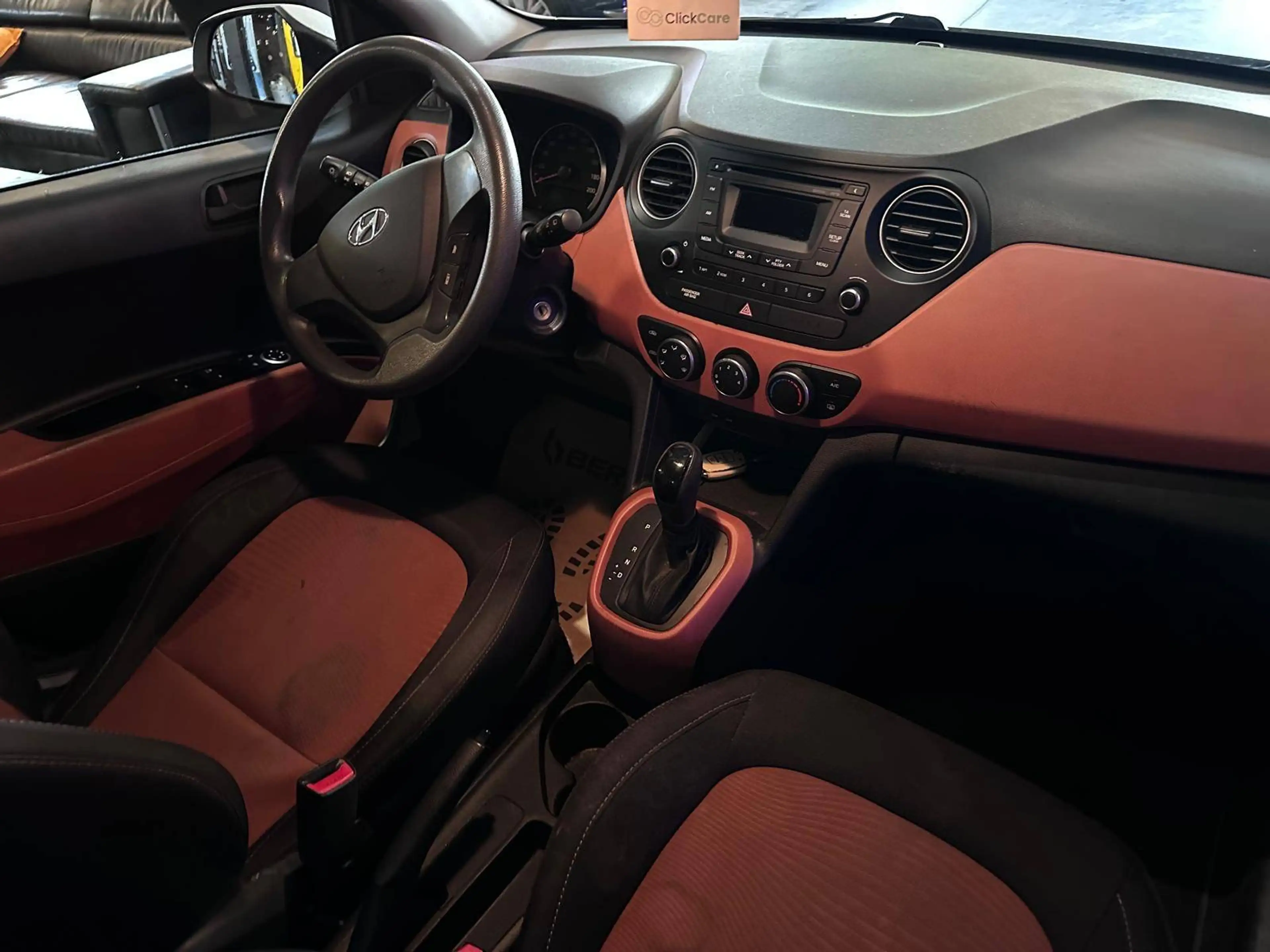 Hyundai i10 i10 1.0i - AUTOMATIQUE - CPTR AV + AR - A/C - MEDIA — photo 10