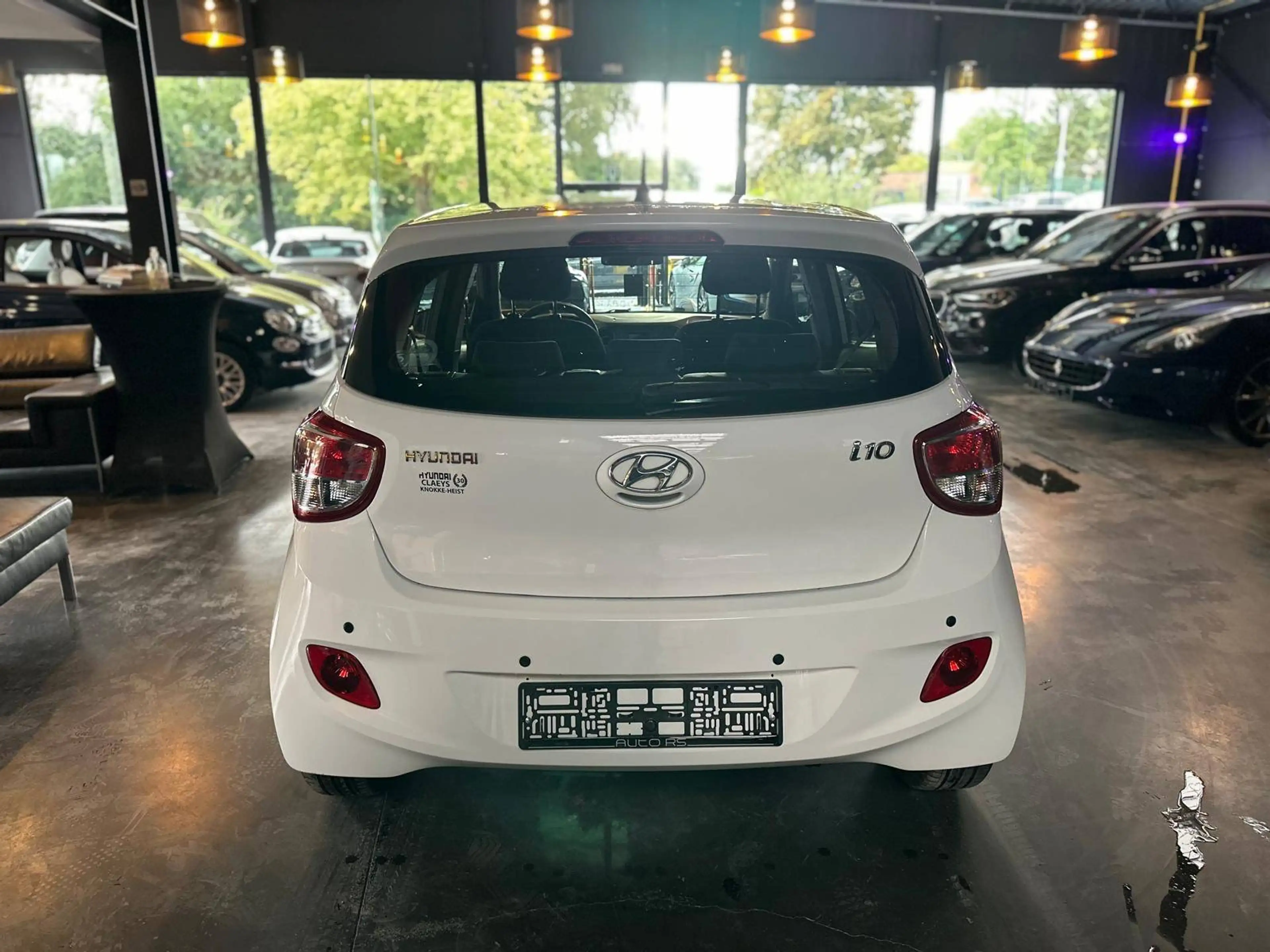 Hyundai i10 i10 1.0i - AUTOMATIQUE - CPTR AV + AR - A/C - MEDIA — photo 6