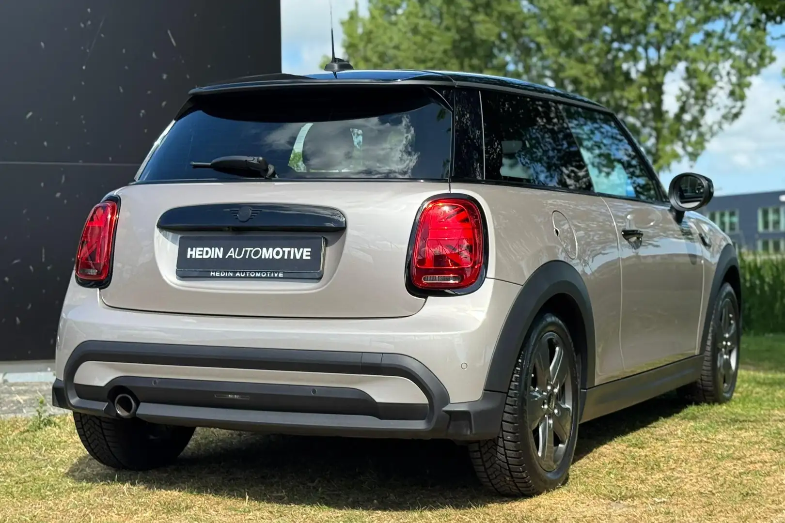 MINI Cooper Mini 1.5 Camden Go Edition Automaat | Navigatie | Grau - 2