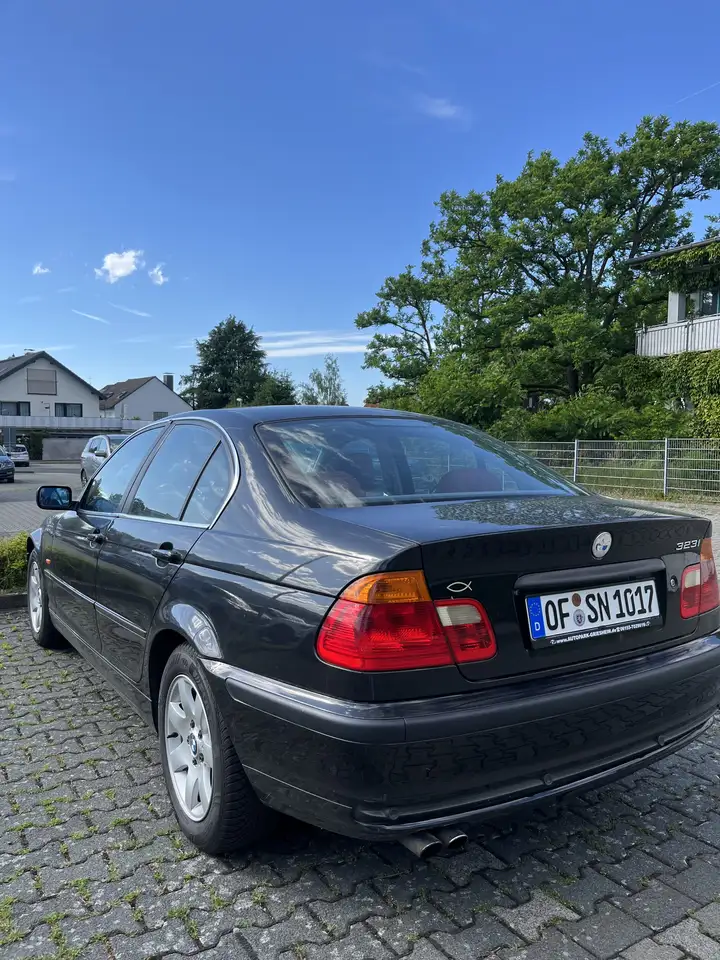 BMW 323i, foto 2
