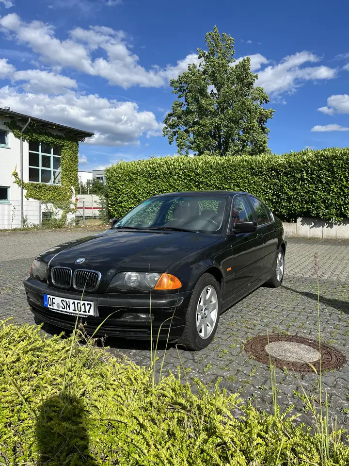 BMW 323i, foto 1