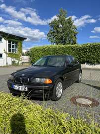 323i