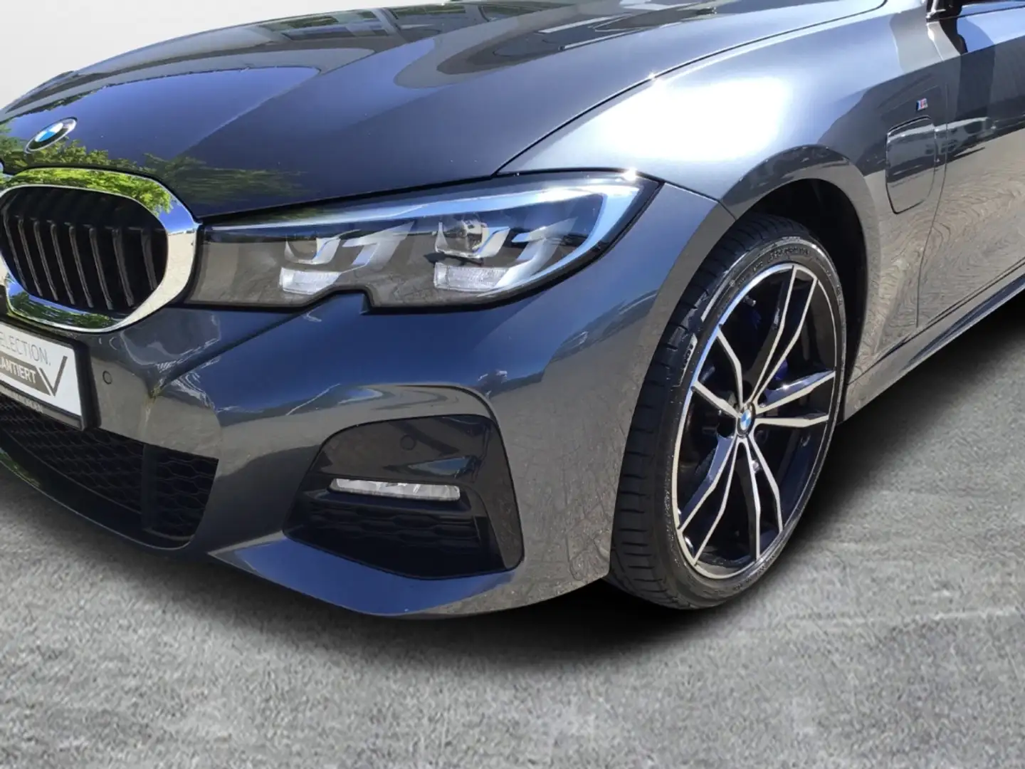 BMW 330 e xDrive M Sport Grau - 2