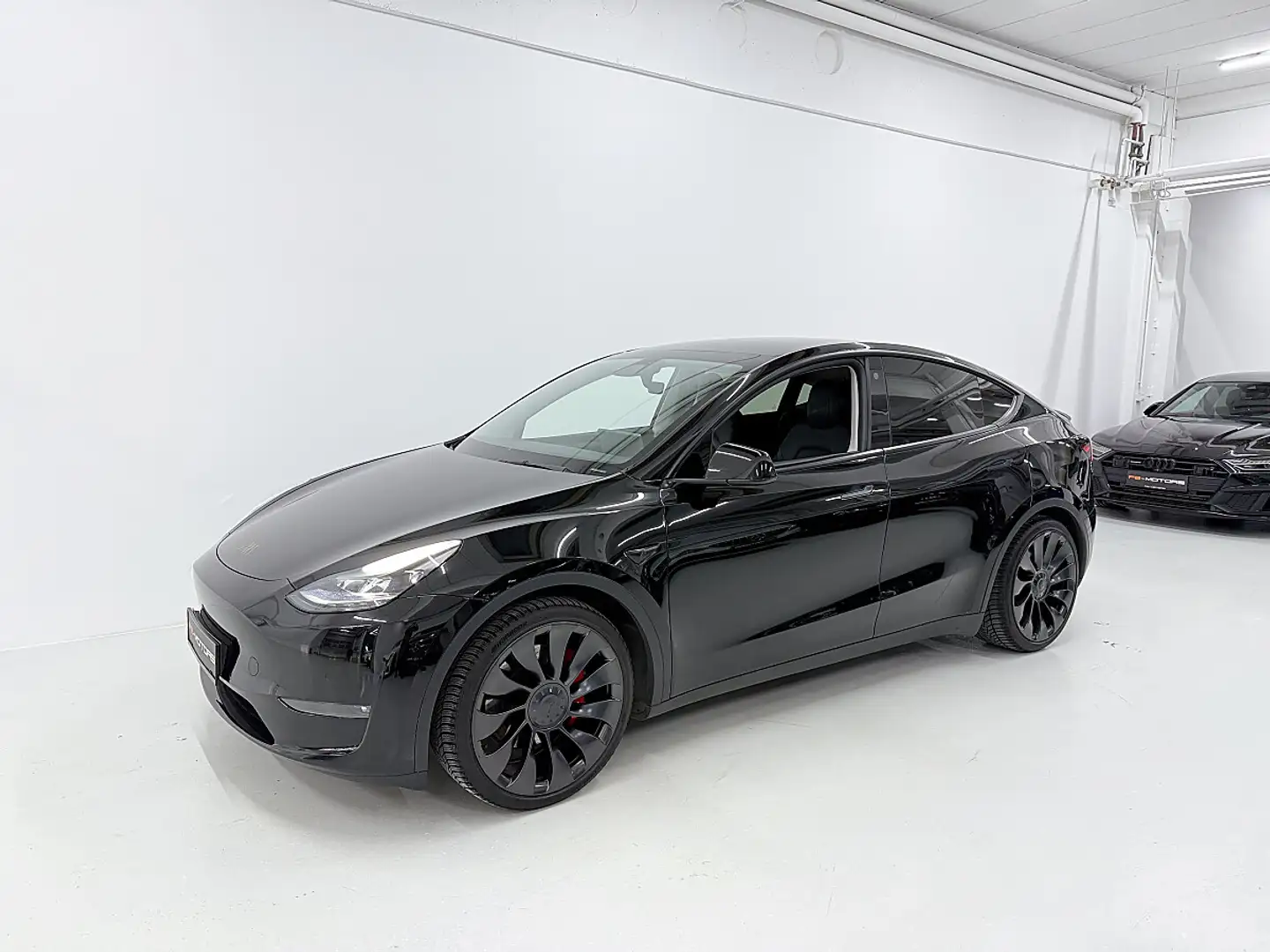 Tesla Model Y Performance AWD 21" AHK Schwarz - 2