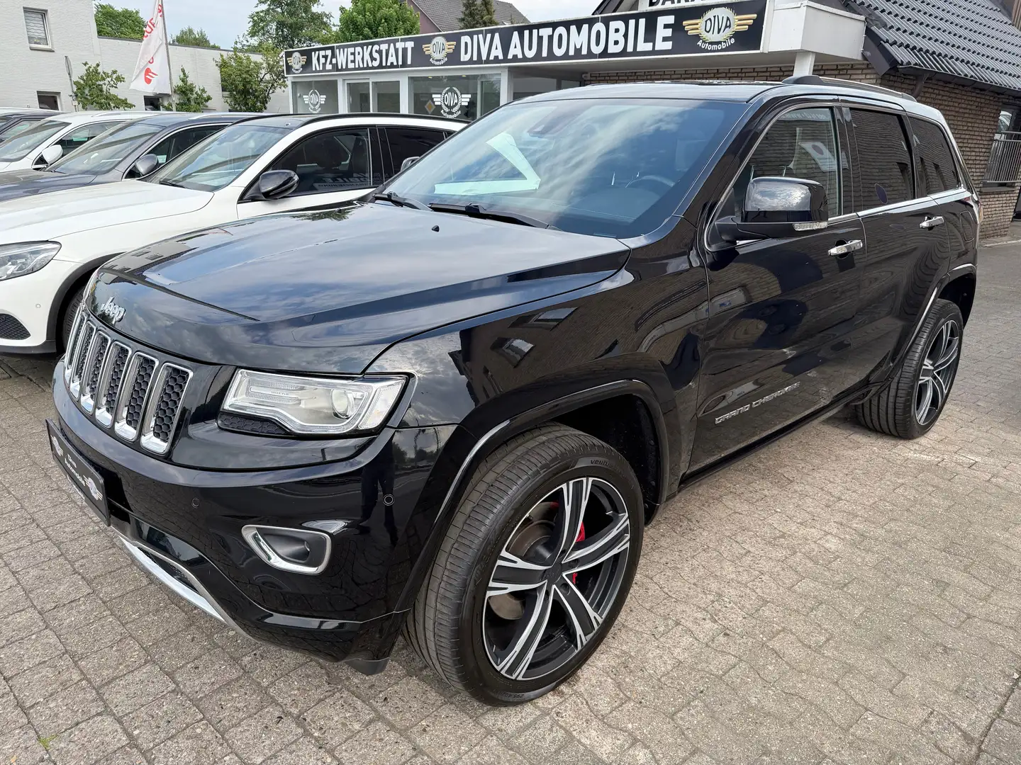 Jeep Grand Cherokee 3.0 CRD Overland 1.Hand Schwarz - 1