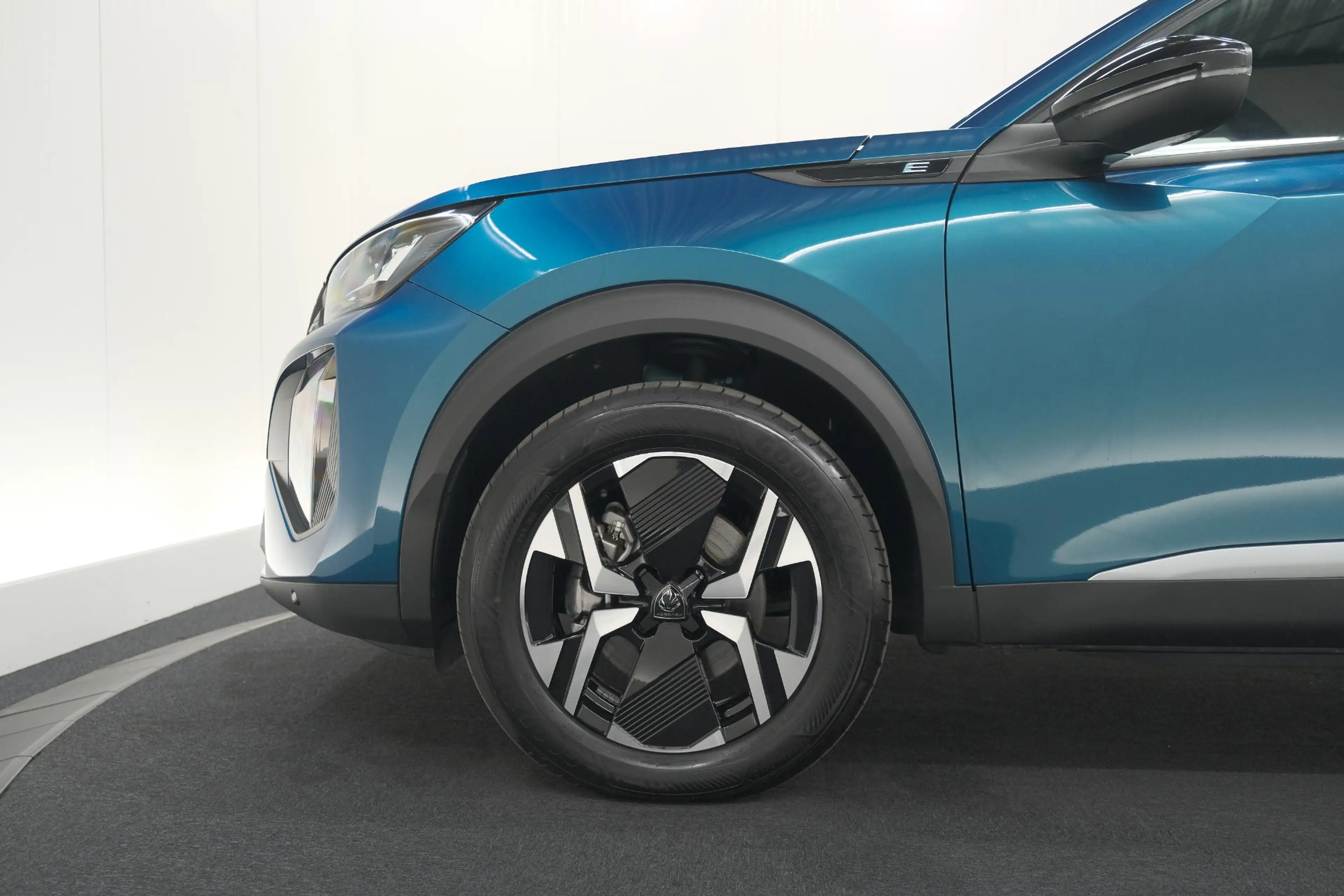 Peugeot e-2008 EV Allure 54 kWh | SOH 97,4% | 11 KW Lader | Apple — photo 11