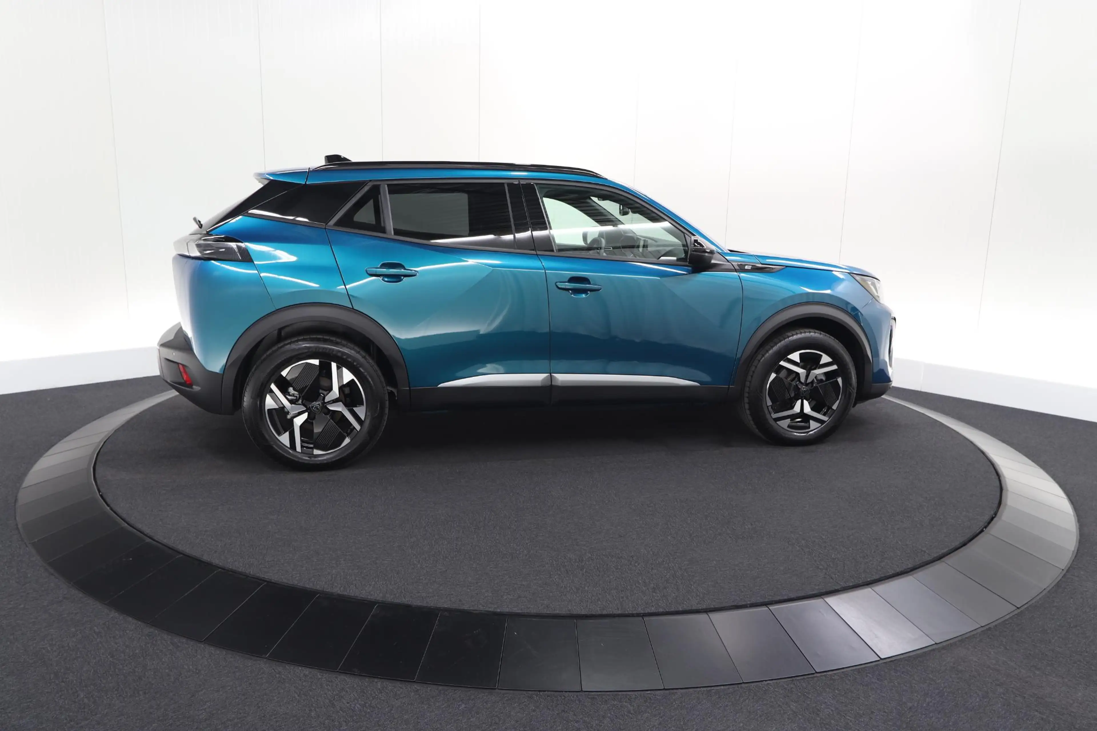 Peugeot e-2008 EV Allure 54 kWh | SOH 97,4% | 11 KW Lader | Apple — photo 9