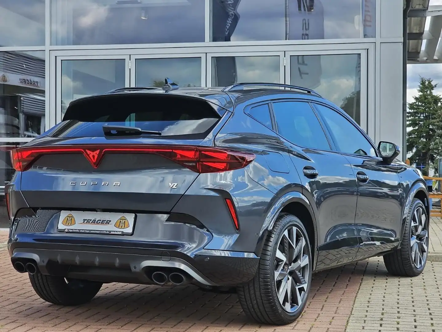 CUPRA Formentor VZ 4x4 DSG AHK,Kamera,19'Alu,ACC,Navi Grau - 2