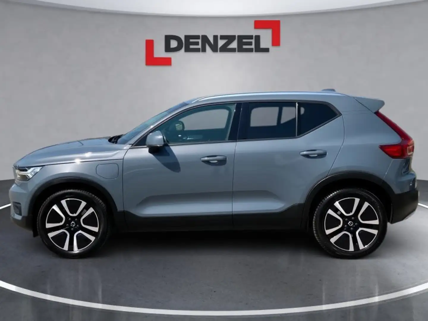 Volvo XC40 T5 PHEV FWD Momentum Pro Aut. Grau - 2