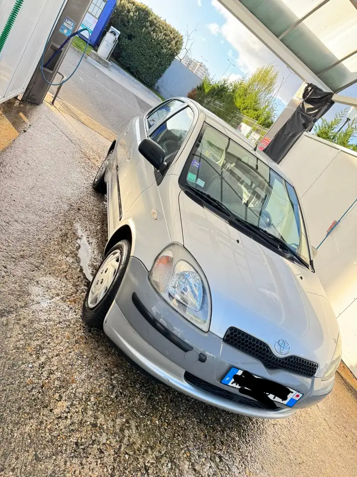 Toyota Yaris 1.3i Linea Sol A