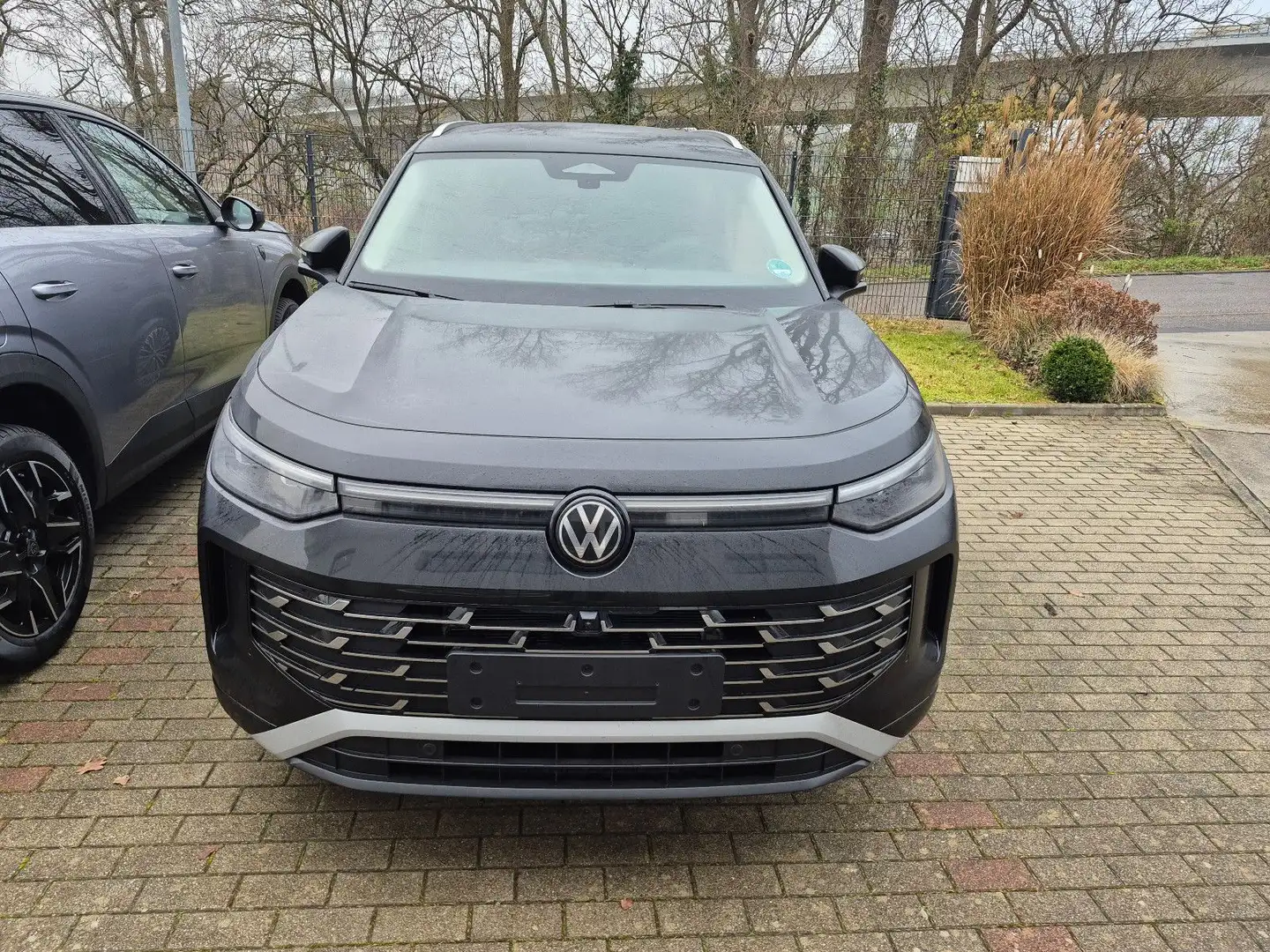 Volkswagen Tayron 1.5 TSI eHybrid 150 kW Elegance Zwart - 1