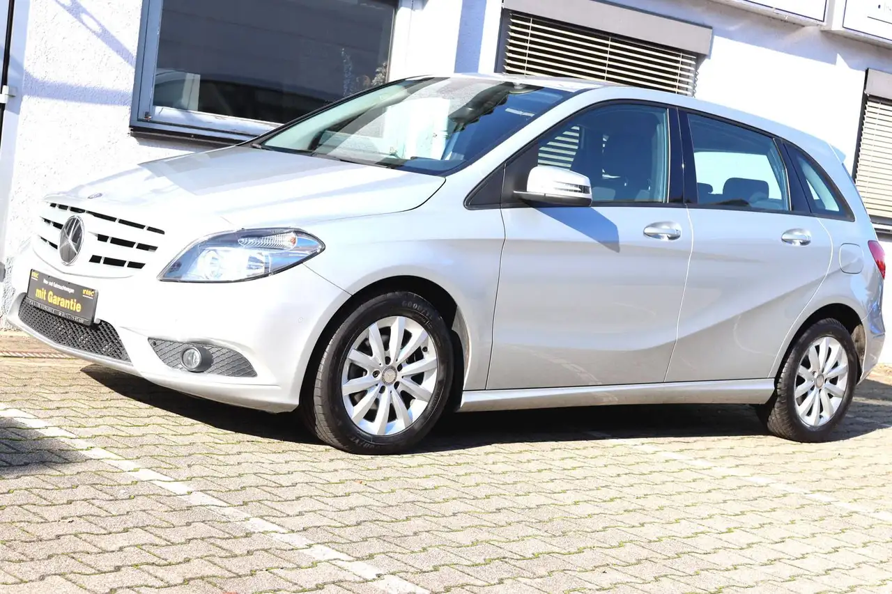 Mercedes-Benz B 180