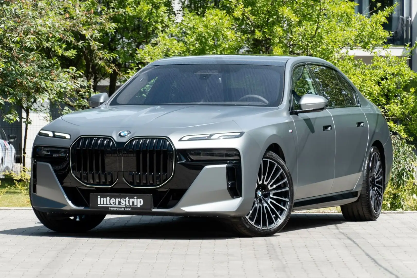 BMW 740 d M SPORT.SKY.MASSAGE.INDIVIDUAL.B&W.5/100 Grau - 1