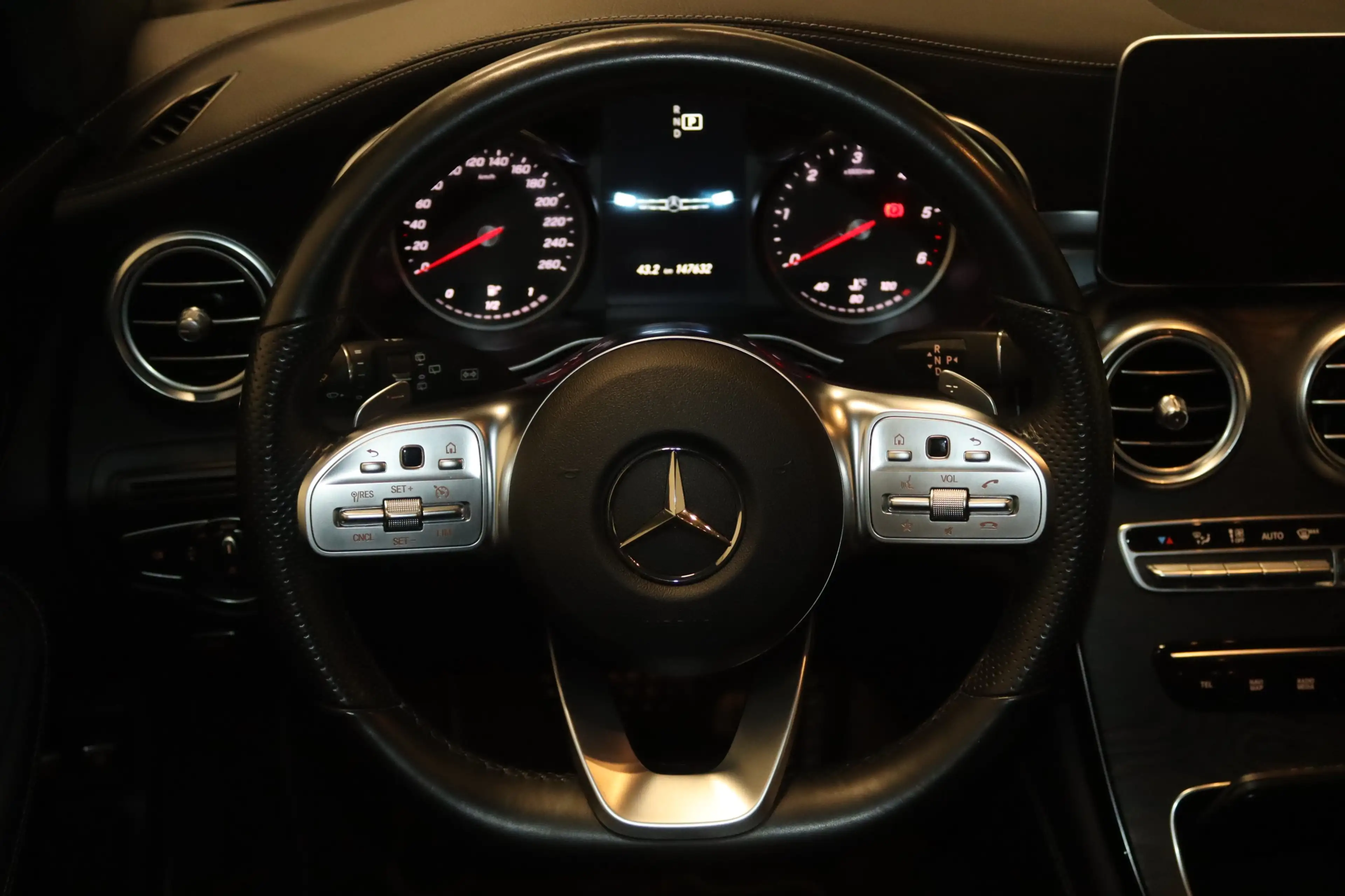 Mercedes-Benz GLC 220 d 4Matic AMG Line-PANO-MULTIB-360°-AHK- — photo 13