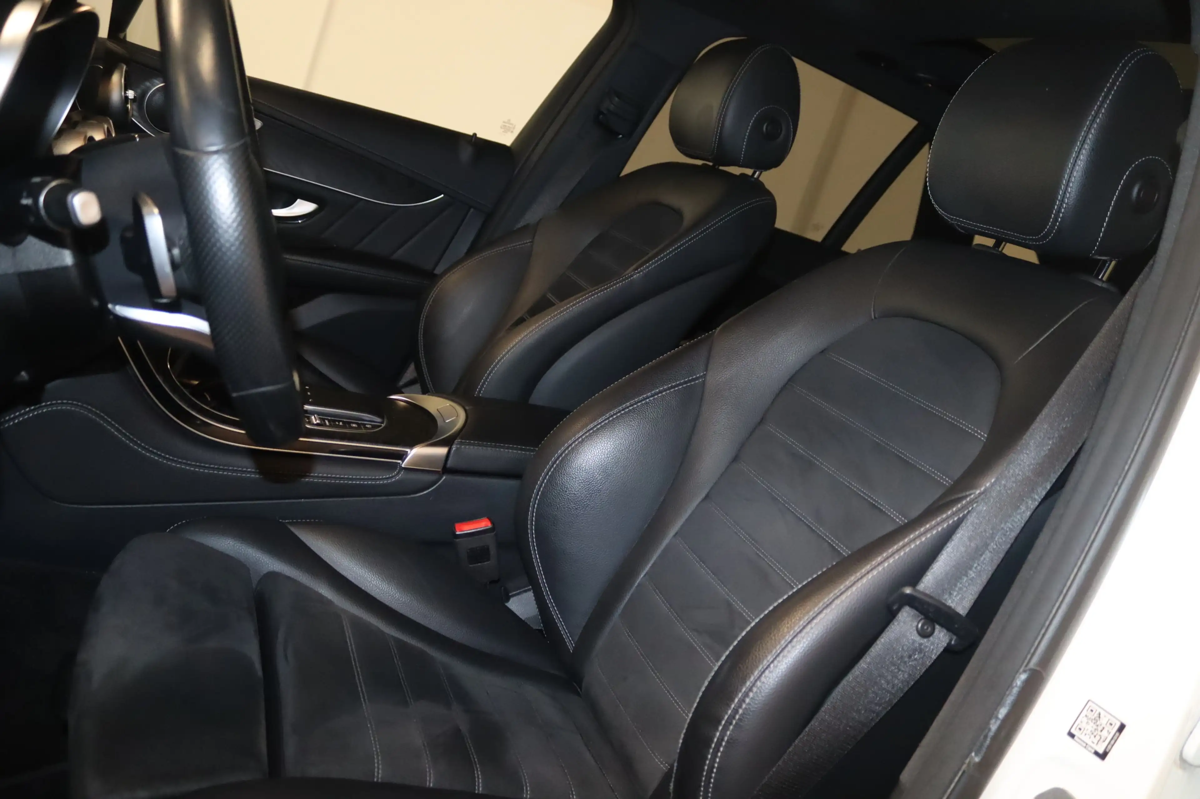 Mercedes-Benz GLC 220 d 4Matic AMG Line-PANO-MULTIB-360°-AHK- — photo 9