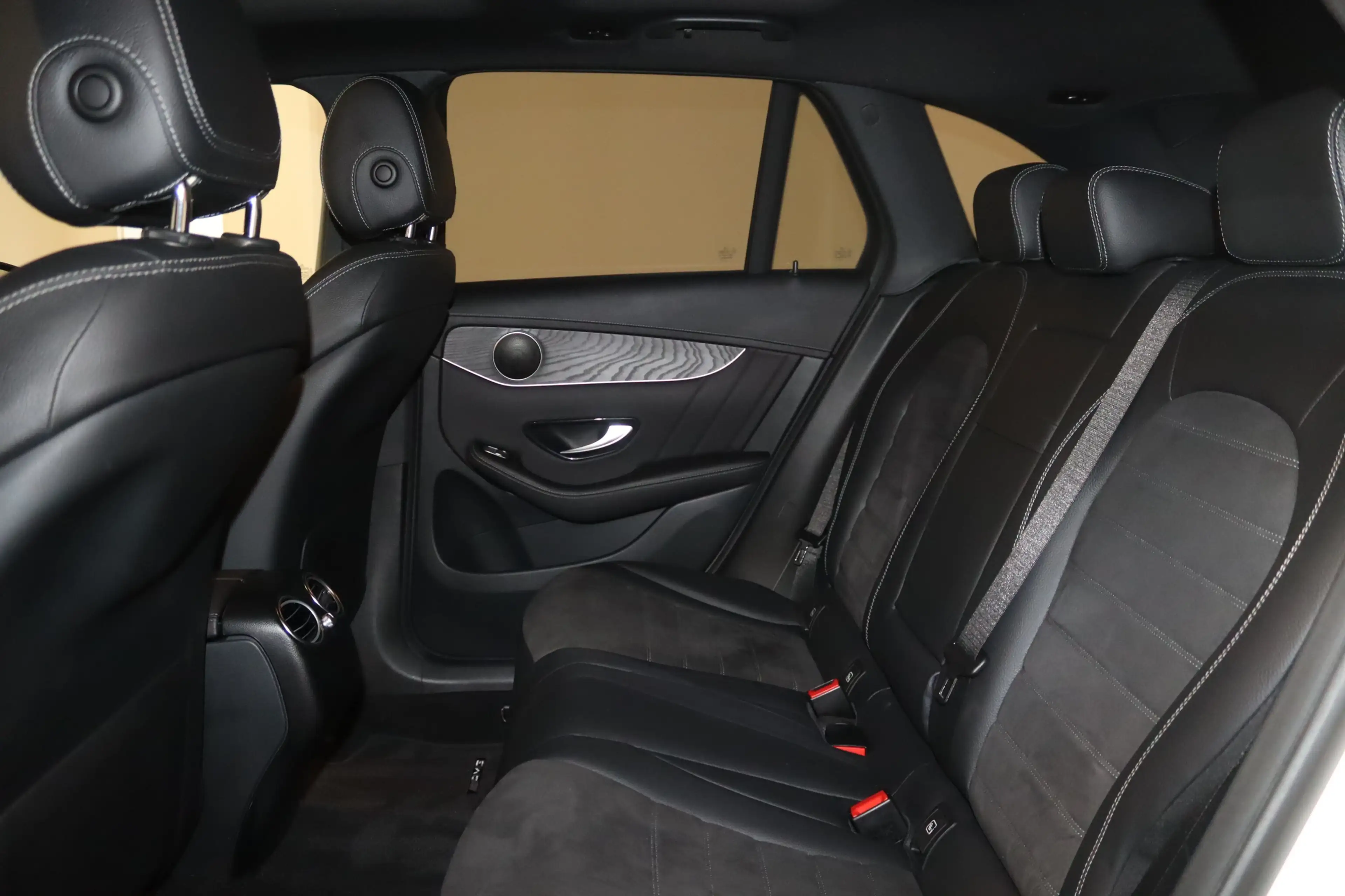 Mercedes-Benz GLC 220 d 4Matic AMG Line-PANO-MULTIB-360°-AHK- — photo 12