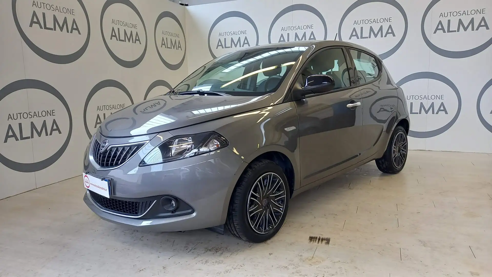 Lancia Ypsilon 1.0 FireFly 5 porte S&S Hybryd Gold Grau - 1
