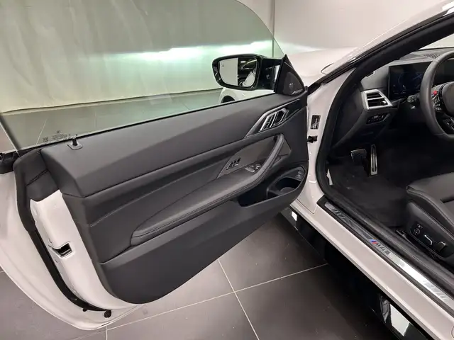 BMW M4 view 14