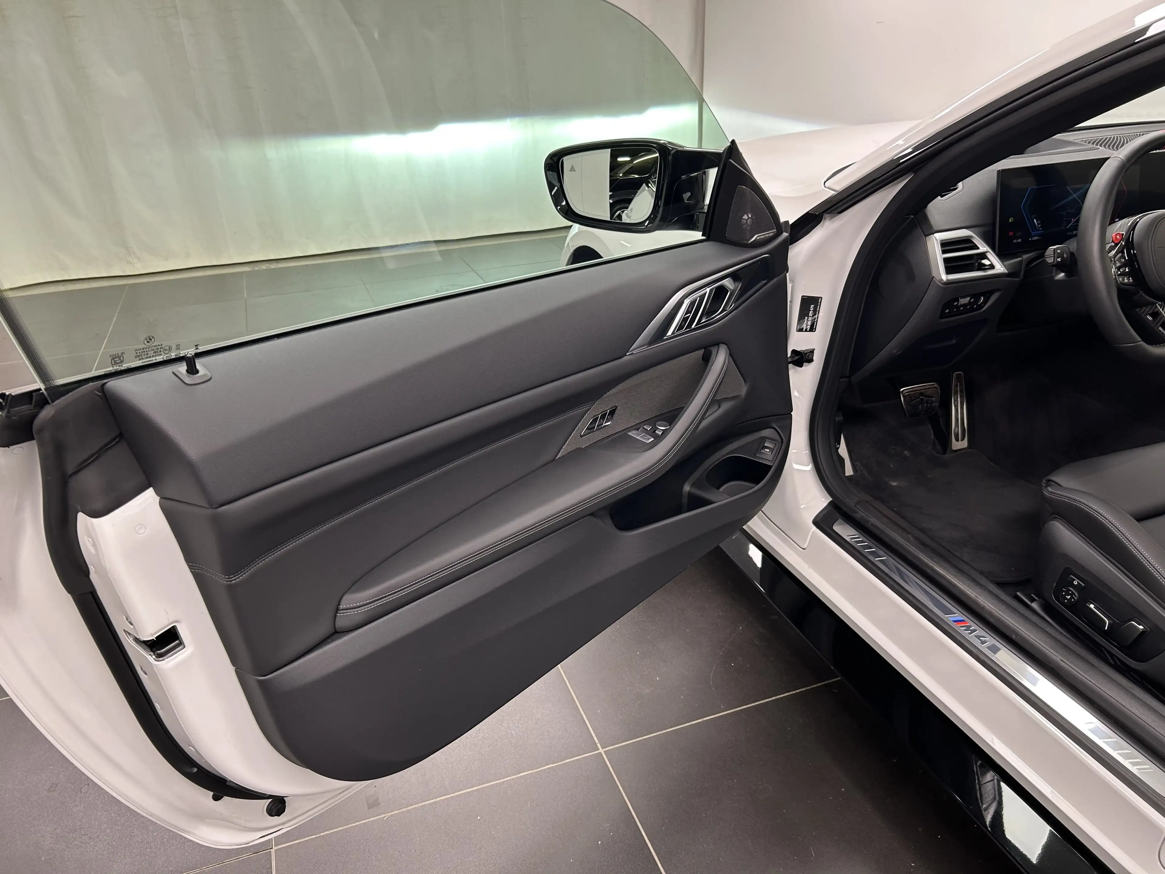 BMW M4 Competition Coupé — photo 14
