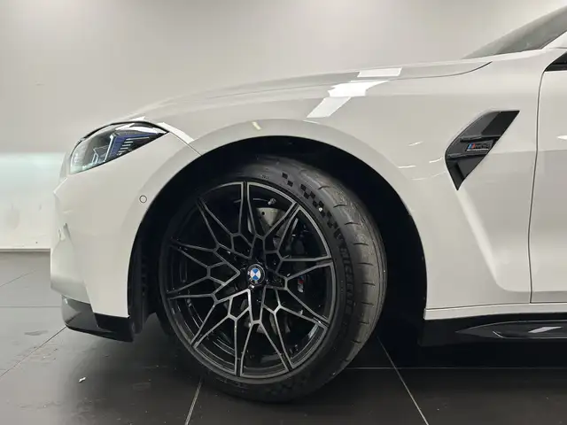BMW M4 view 9