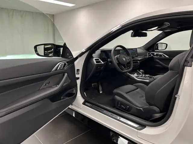 BMW M4 view 13