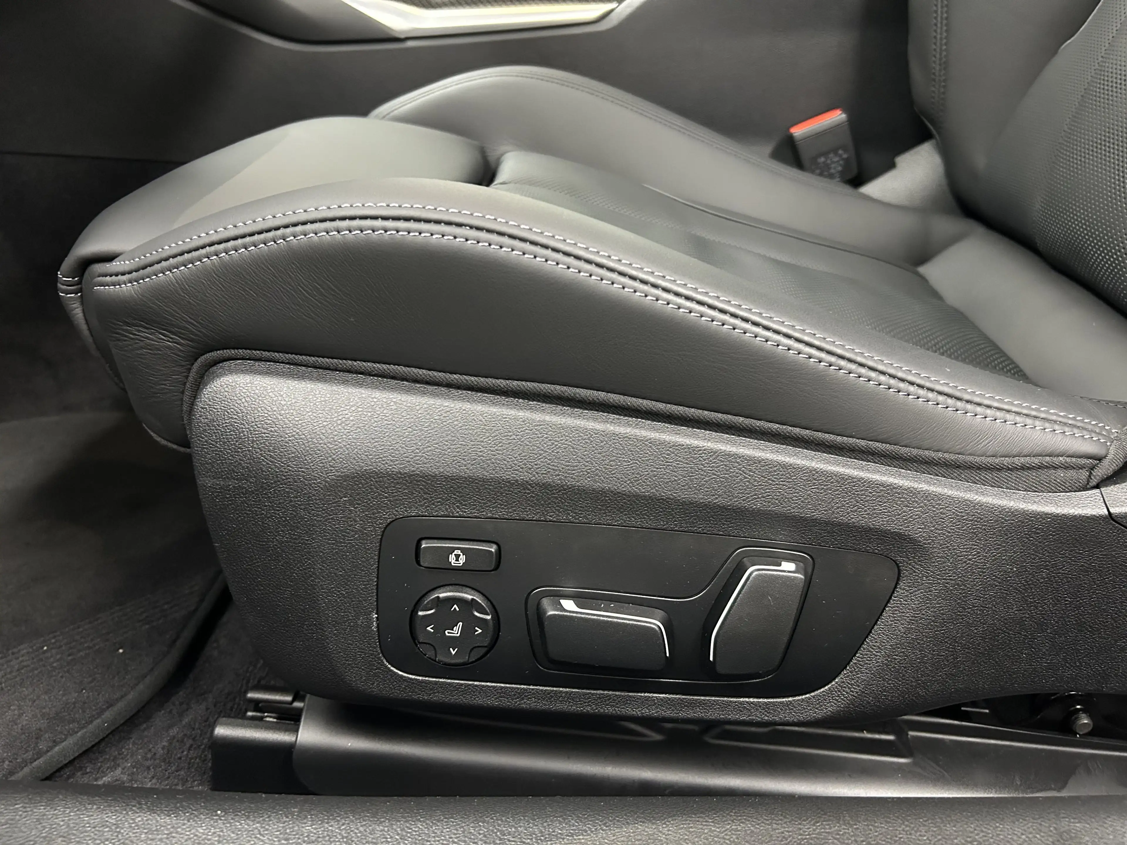 BMW M4 Competition Coupé — photo 18