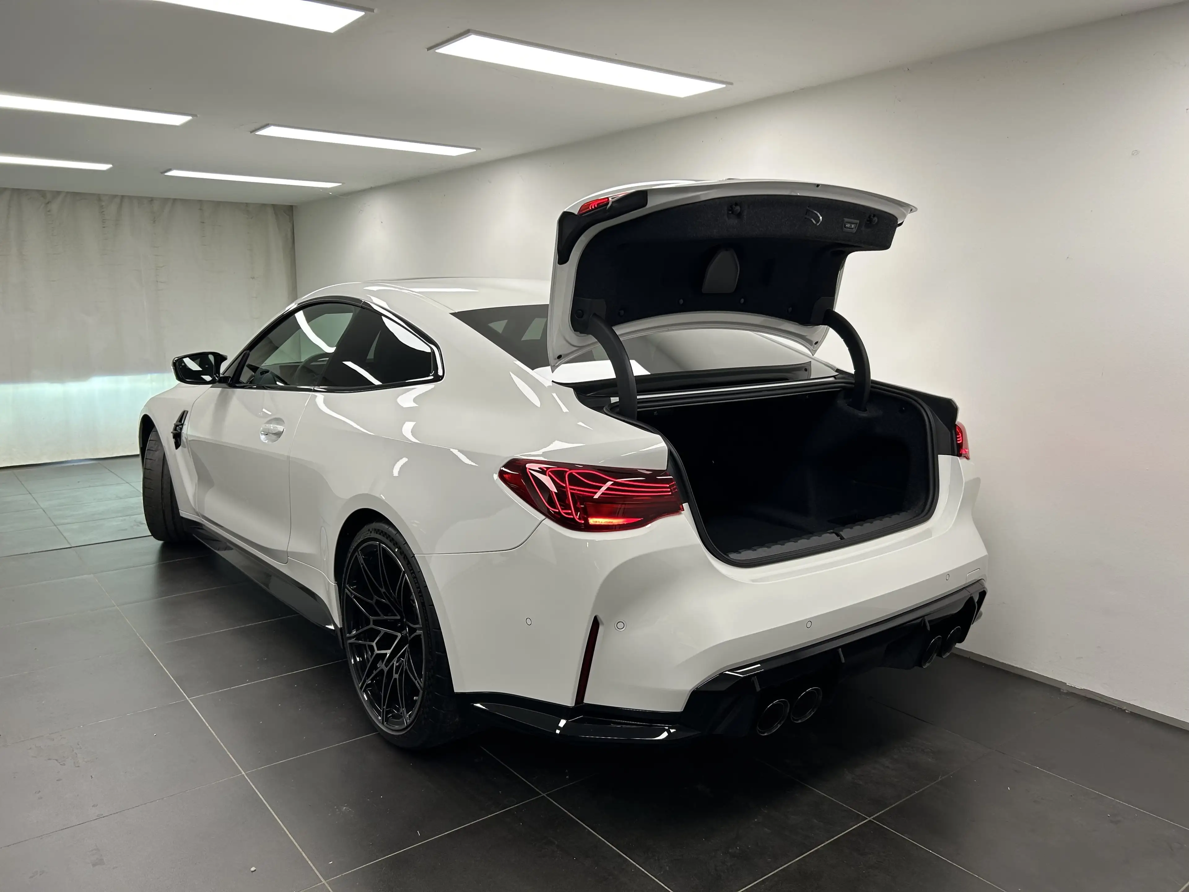 BMW M4 Competition Coupé — photo 11