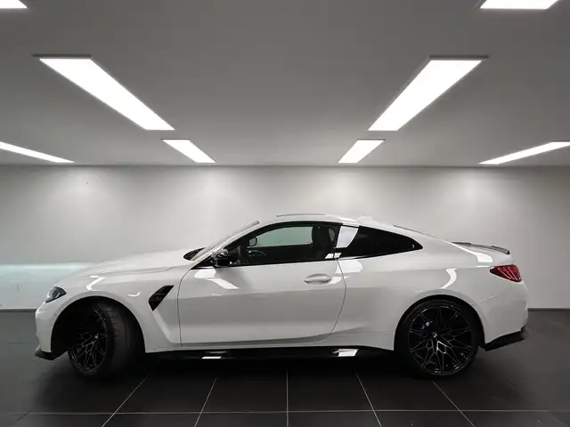 BMW M4 view 2