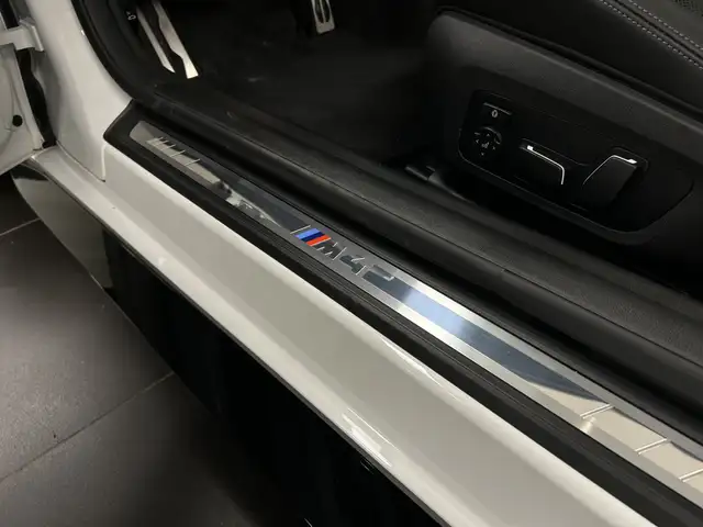 BMW M4 view 19