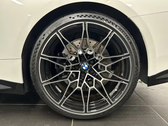 BMW M4 view 6