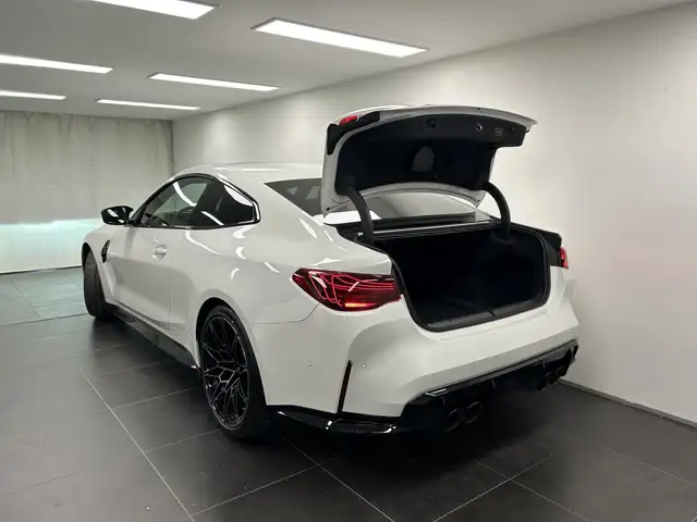 BMW M4 view 11