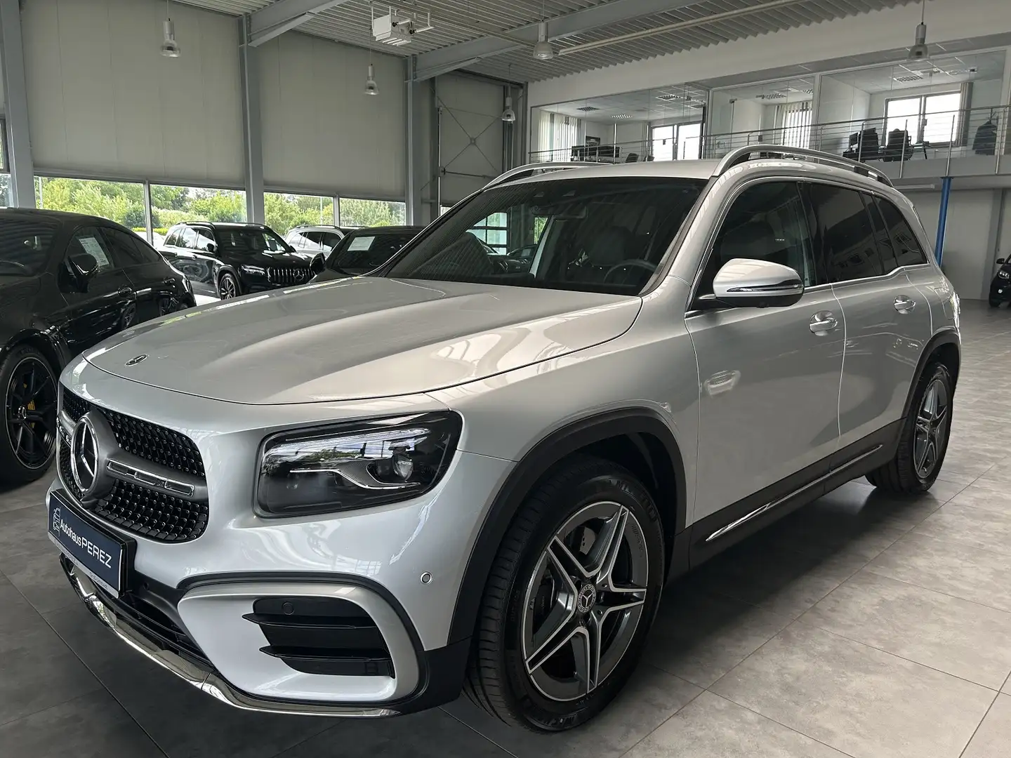 Mercedes-Benz GLB 250 4M AMG PREMIUM DISTRONIC-MEMORY-360° Argintiu - 2