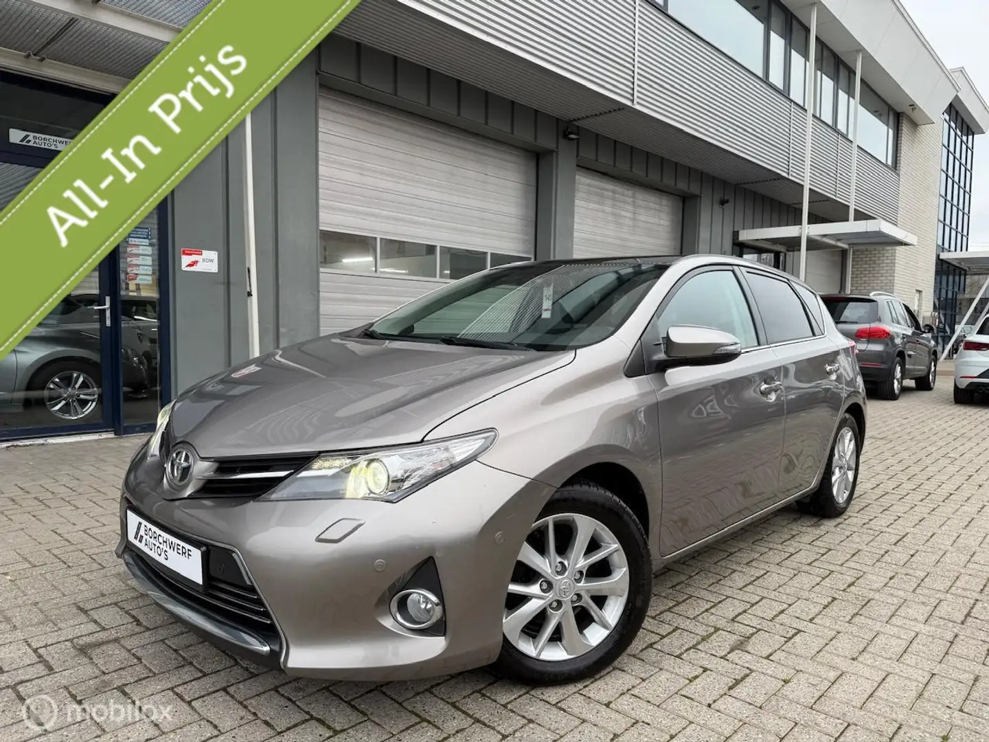 Toyota Auris 1.6 BENZ | TREKHAAK | PANO | CAMERA | 1 JAAR GARAN - 1