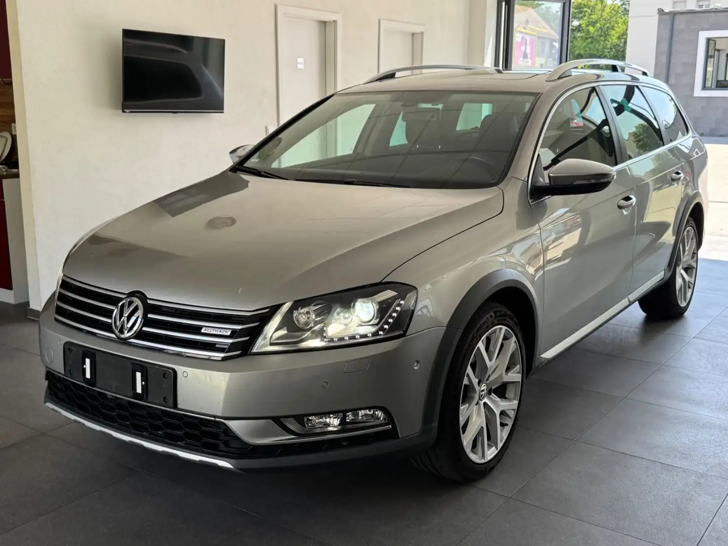 Volkswagen Passat Alltrack Var 2.0 TDI 4M-Pano-Leder-BiXeno Silber - 1