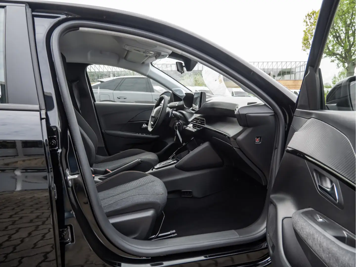 Peugeot 208 1.2 Hybrid 100 Style e-DCS6 PDC SHZ Noir - 2